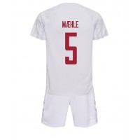Billiga Danmark Joakim Maehle #5 Barnkläder Borta fotbollskläder till baby VM 2022 Kortärmad (+ Korta byxor)